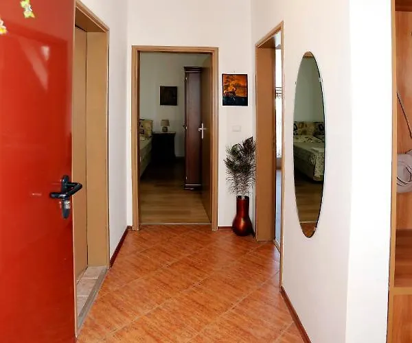 Апартамент Lazur Sunrise Бургас